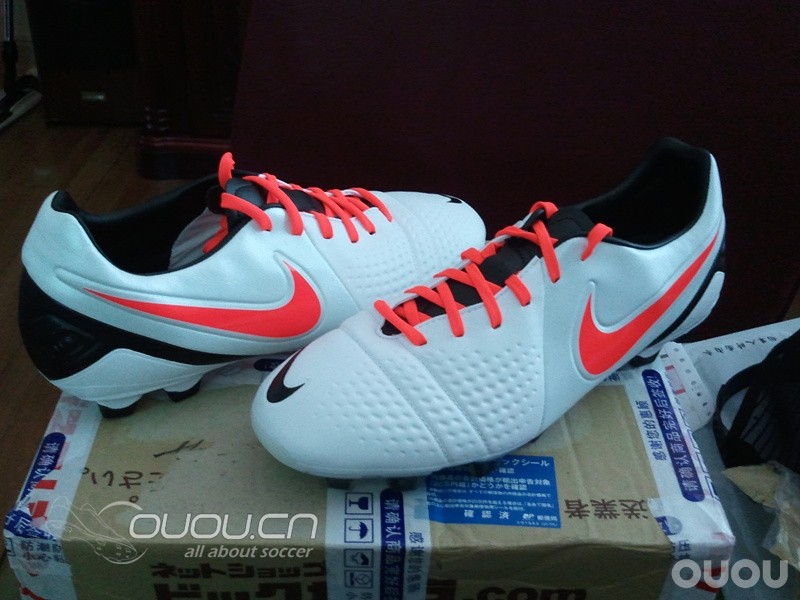 这个配色的CTR360好像没见有人穿啊