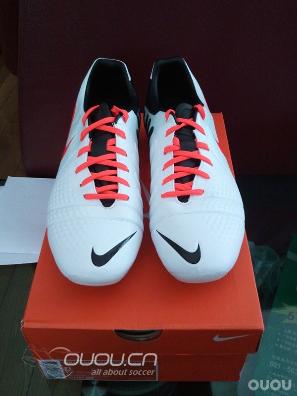 这个配色的CTR360好像没见有人穿啊