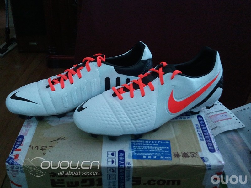 这个配色的CTR360好像没见有人穿啊