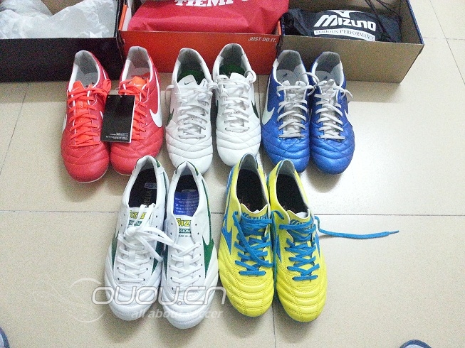 新到的鞋子,比较热门,分享一下,另附二代NEO(非ES)吃草情况