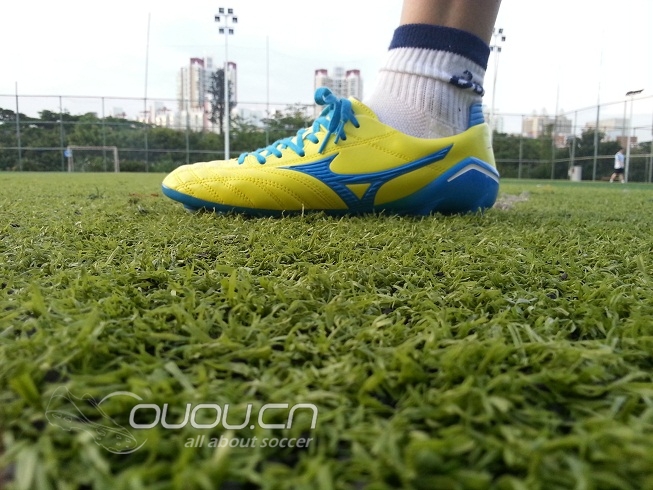 新到的鞋子,比较热门,分享一下,另附二代NEO(非ES)吃草情况