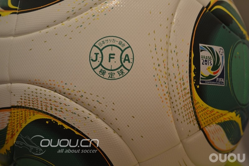 求鉴定!!!!刚买的联合会杯比赛用球!!!!麻烦各路高手来看一下!!!!