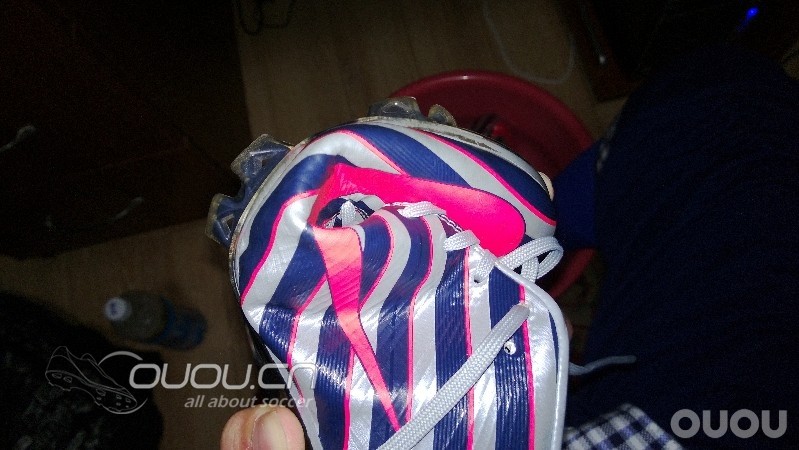 深夜看欧冠闲来无趣,拿出自己的SF3暖鞋发下自己暖鞋的成果图