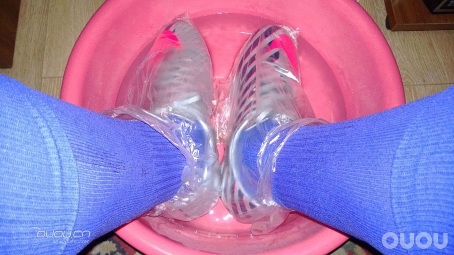 深夜看欧冠闲来无趣,拿出自己的SF3暖鞋发下自己暖鞋的成果图