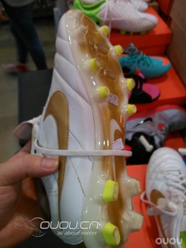 好久不逛街,今天看见的发上来跟大家分享一下!