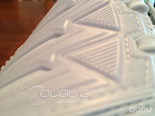 新到的T90AG,下雨天照样踢球!干死他!