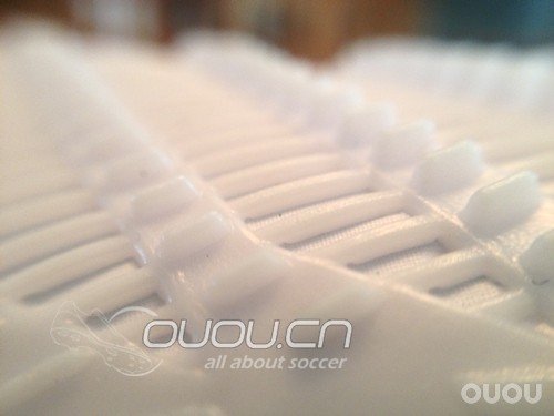 新到的T90AG,下雨天照样踢球!干死他!