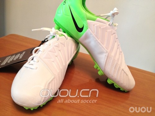 新到的T90AG,下雨天照样踢球!干死他!