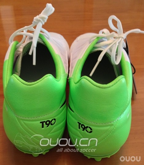 新到的T90AG,下雨天照样踢球!干死他!