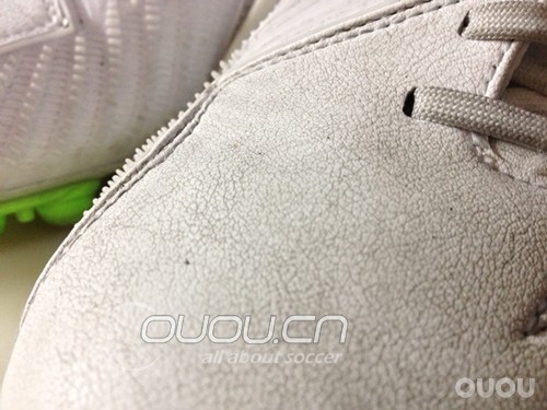 新到的T90AG,下雨天照样踢球!干死他!