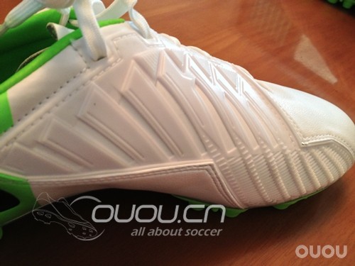 新到的T90AG,下雨天照样踢球!干死他!