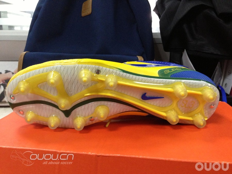 耐克里格拉ligera3代顶级袋鼠皮足球鞋(更新踢后评价)