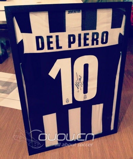 皮耶罗亲笔签名球衣照2张