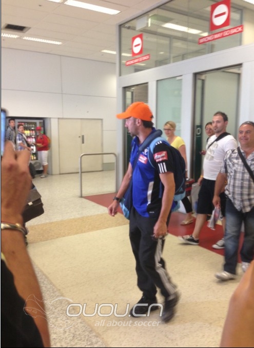 皮耶罗亲笔签名球衣照2张