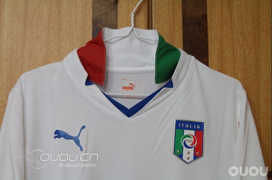 2011意大利客场球员版,国旗领很炫啊