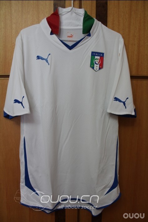 2011意大利客场球员版,国旗领很炫啊