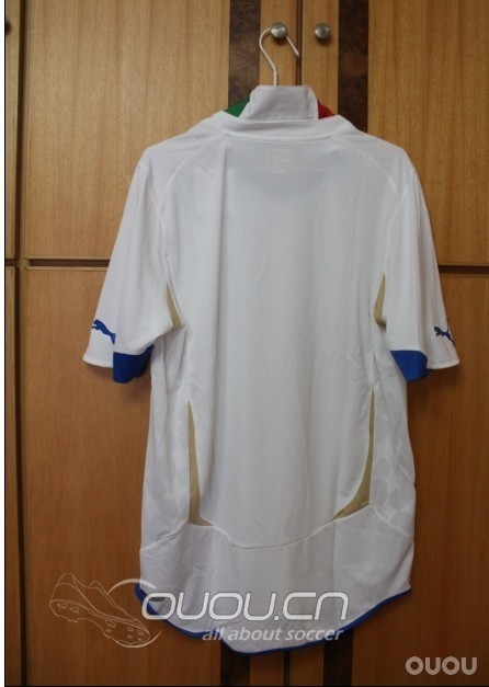 2011意大利客场球员版,国旗领很炫啊