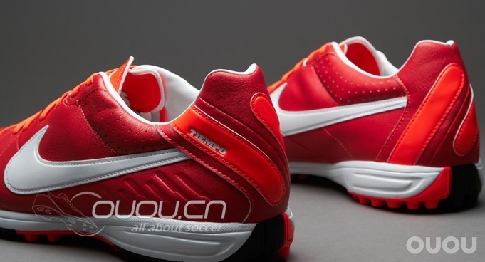 Nike Tiempo Mystic IV TF 传奇4中端的鞋底不厚吗?