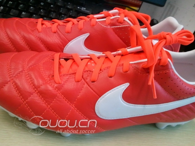 nike 传奇4 骚红足球鞋求鉴定真假