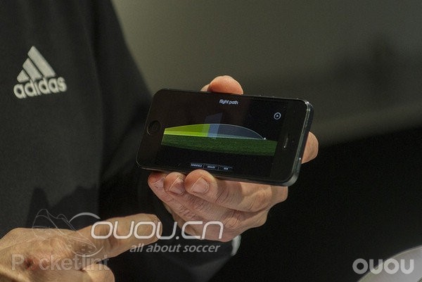 阿迪达斯推出智能足球 各项数据可无线传至手机