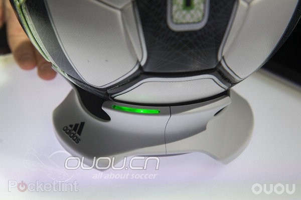 阿迪达斯推出智能足球 各项数据可无线传至手机