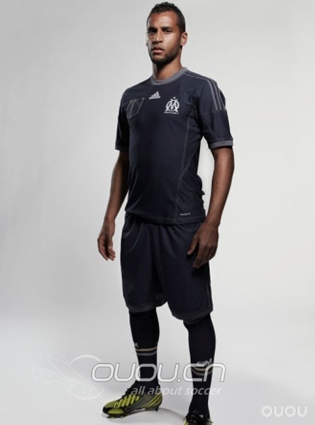 马赛13-14赛季主客场及欧冠比赛球衣,设计甩钩子好几条街!!!