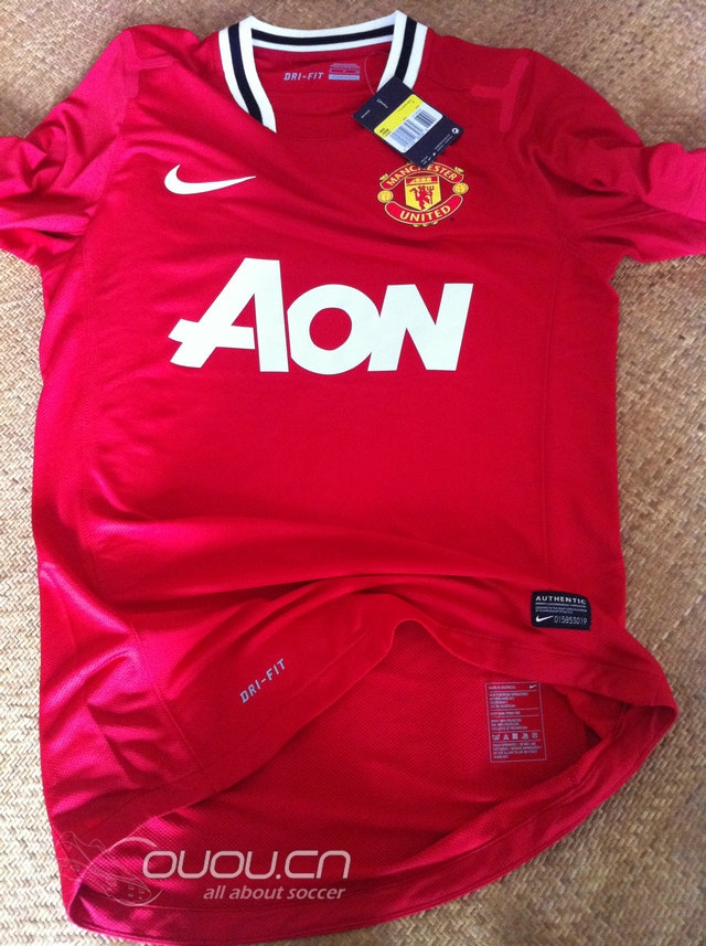 晒曼联,小个子身材也不能阻挡更衣室的路。