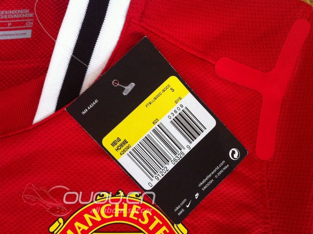 晒曼联,小个子身材也不能阻挡更衣室的路。