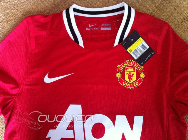 晒曼联,小个子身材也不能阻挡更衣室的路。