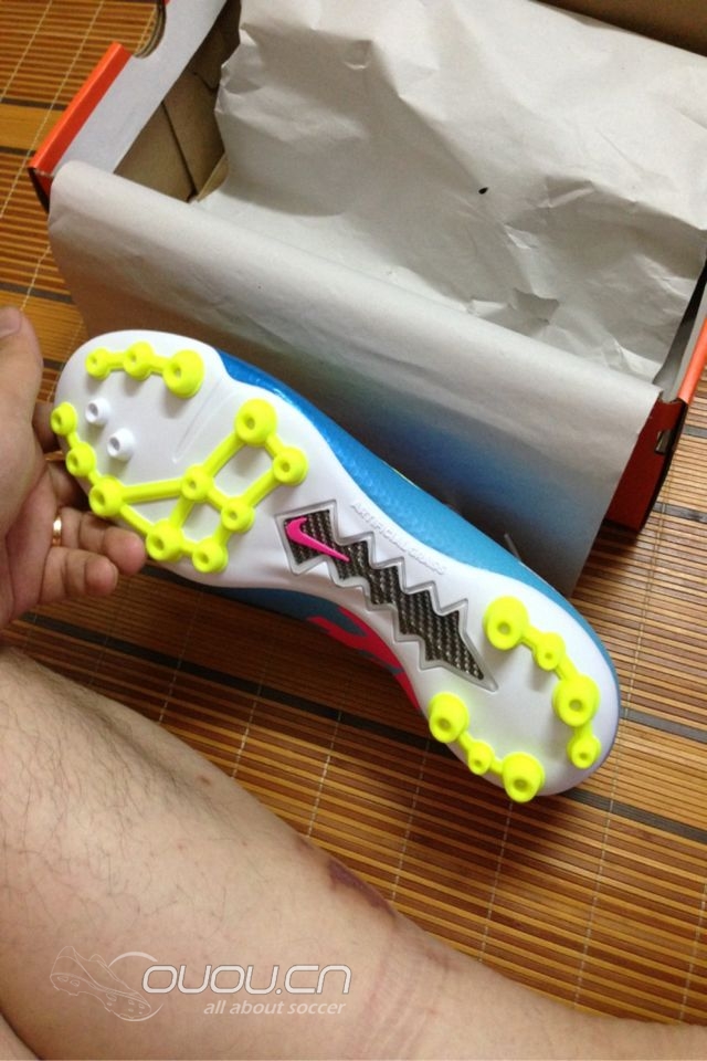 刺客9,次顶级AG,尺码43,颜色见图,下地一次,跑了几下,没踢过比赛!