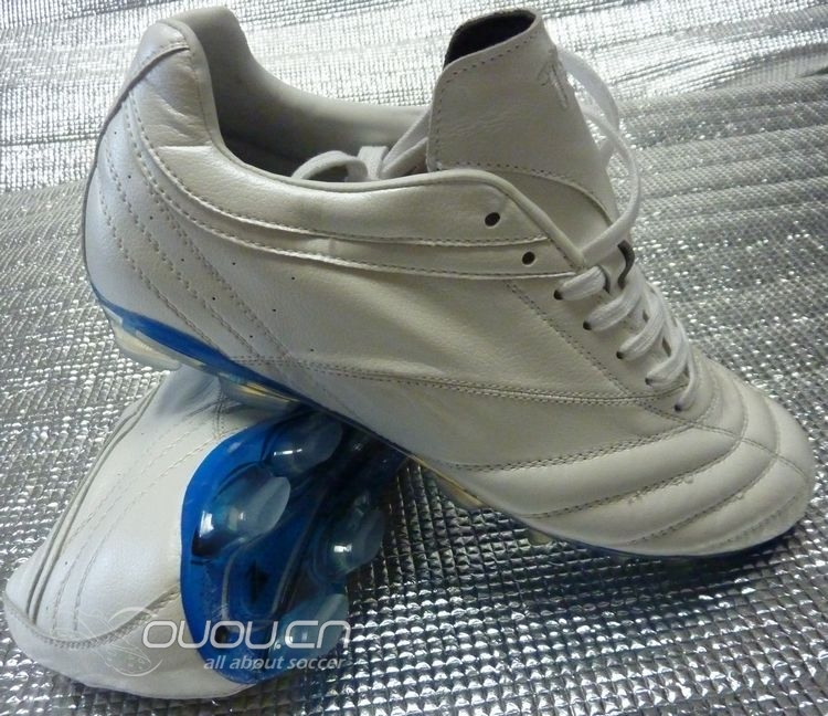 打造一双属于你自已的足球战靴