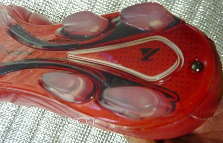 打造一双属于你自已的足球战靴