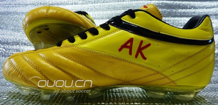打造一双属于你自已的足球战靴
