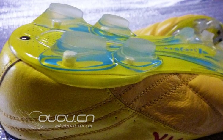 打造一双属于你自已的足球战靴