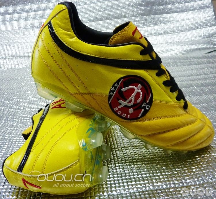 打造一双属于你自已的足球战靴