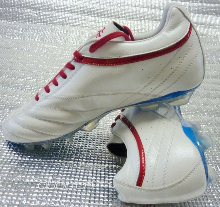 打造一双属于你自已的足球战靴