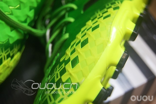 Adidas Predator Absolion LZ II AG首发配色镭射绿赏析···
