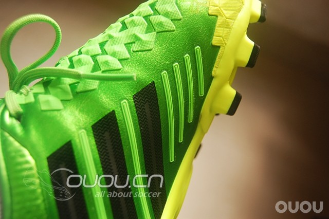 Adidas Predator Absolion LZ II AG首发配色镭射绿赏析···