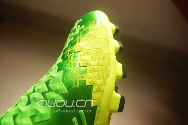 Adidas Predator Absolion LZ II AG首发配色镭射绿赏析···