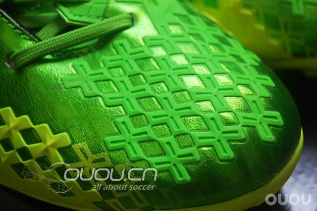 Adidas Predator Absolion LZ II AG首发配色镭射绿赏析···