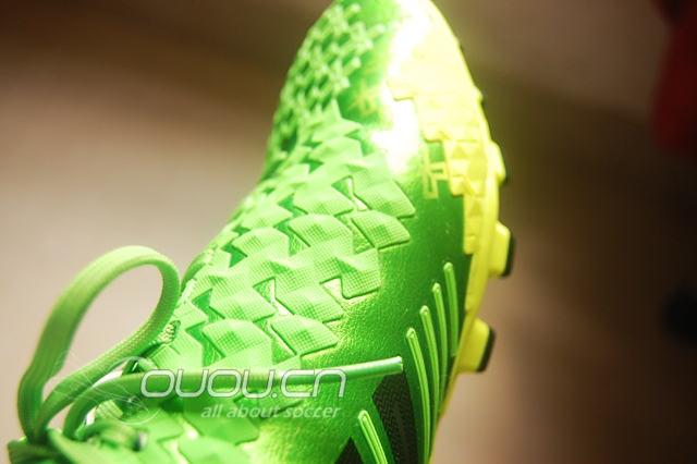 Adidas Predator Absolion LZ II AG首发配色镭射绿赏析···