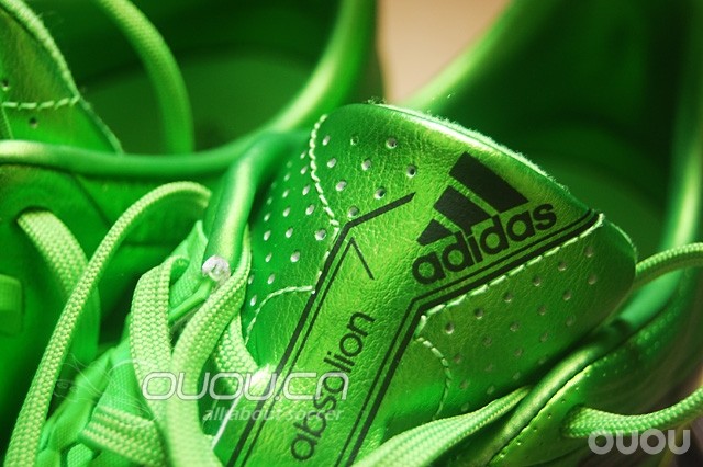 Adidas Predator Absolion LZ II AG首发配色镭射绿赏析···