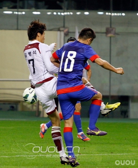 朱骏这鞋的配色不错。