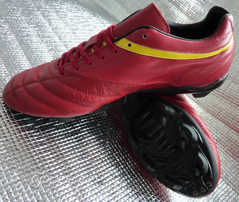 刚刚看到淘宝上的 定制足球鞋