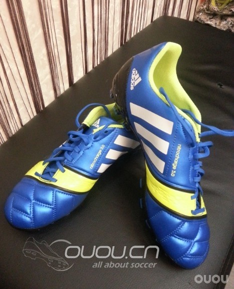 刚到Adidas 狂战士Nitrocharge3.0 ag 多图。以后发球鞋简单评测~