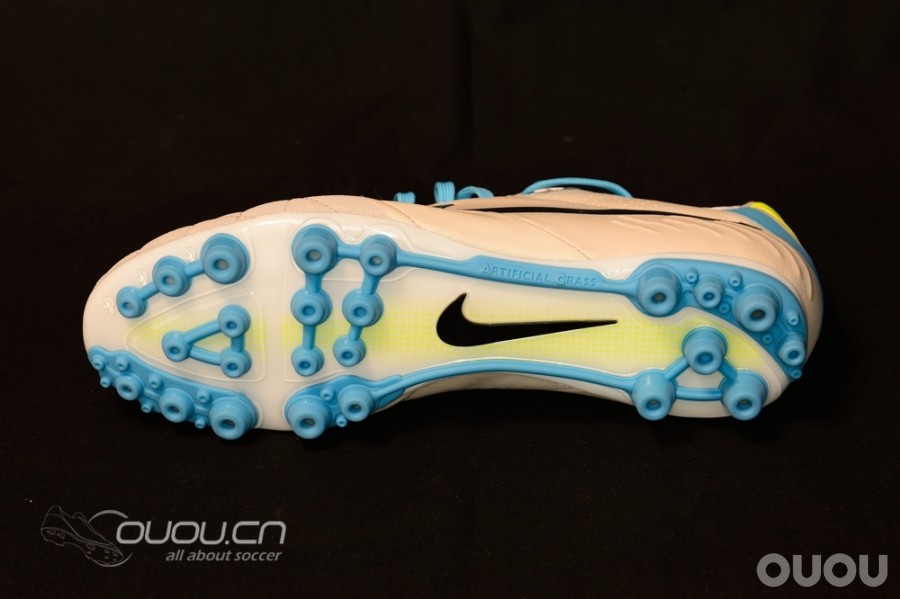 清新派中场双子星来袭!Nike Tiempo Legend IV AG Q3奶白配色 & CTR360 Trequartista III AG Q2薄荷绿配色