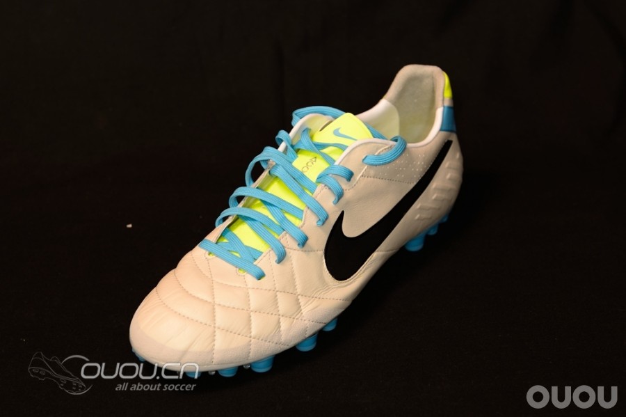 清新派中场双子星来袭!Nike Tiempo Legend IV AG Q3奶白配色 & CTR360 Trequartista III AG Q2薄荷绿配色