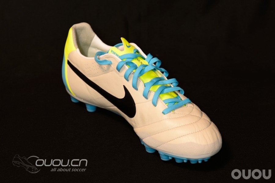 清新派中场双子星来袭!Nike Tiempo Legend IV AG Q3奶白配色 & CTR360 Trequartista III AG Q2薄荷绿配色