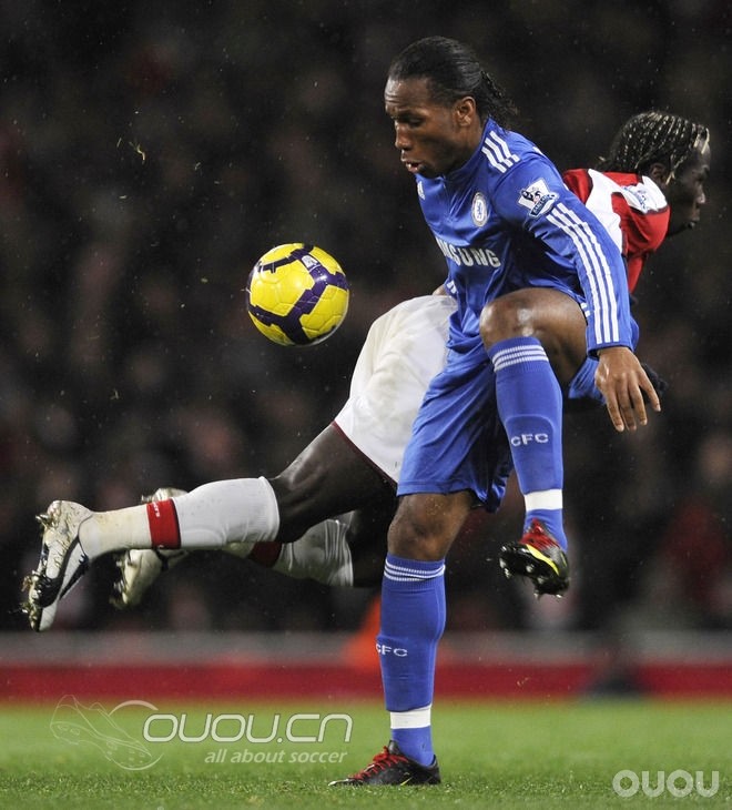 大家最近都秀鞋,我上点顶级足球的图吧!