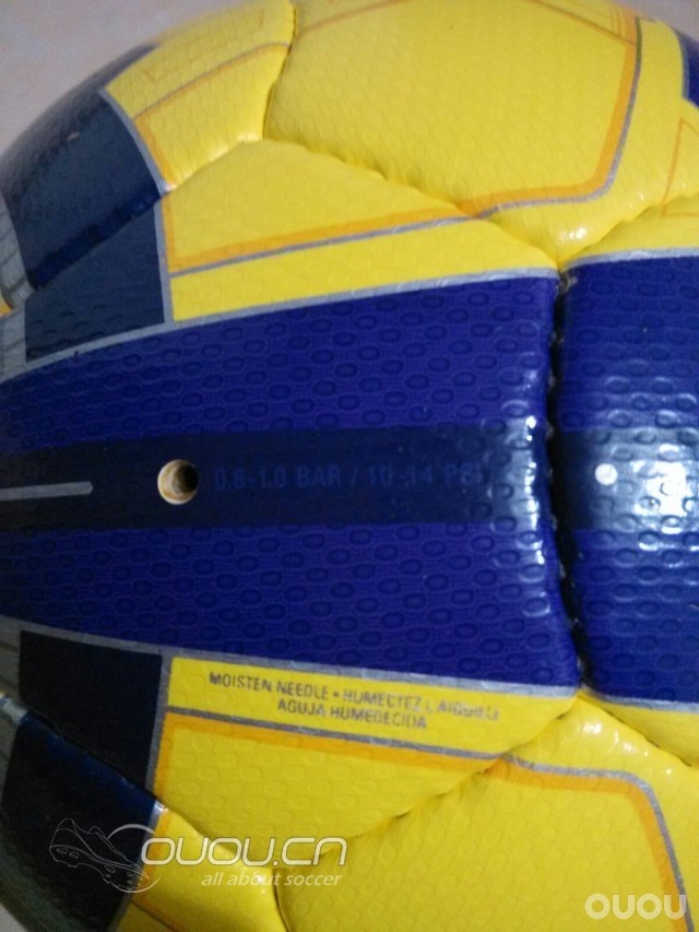 大家最近都秀鞋,我上点顶级足球的图吧!